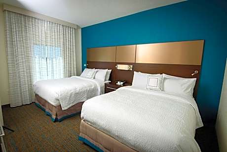 2 Bedroom Suite, Bedroom 1: 1 King, Bedroom 2: 2 Queen, Sofa bed