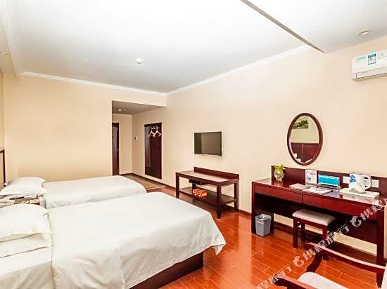 GreenTree Inn QinYang Middle HuaiFu Road Express Hotel
