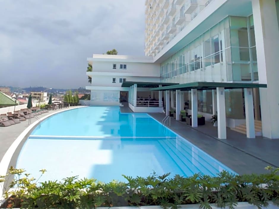 Sintesa Peninsula Hotel