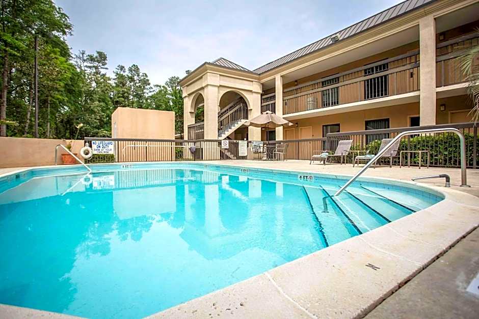 Clarion Inn & Suites Aiken South