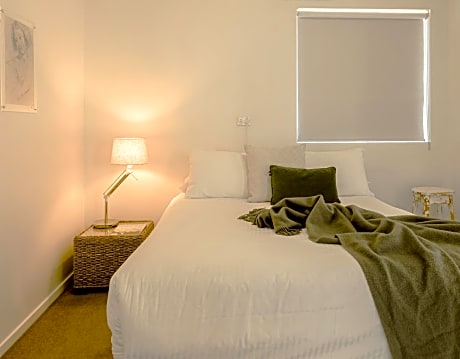 One-Bedroom Apartment - Non Waterfront - The Studio
