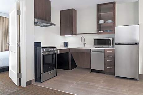 One-Bedroom King Suite with Sofa Bed and Roll-in Shower - Mobility Accessible