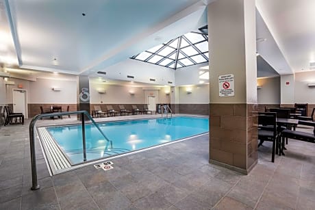 Hilton Indianapolis Hotel & Suites