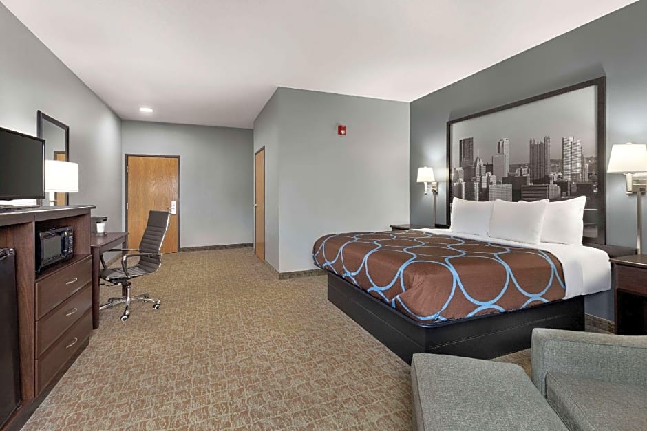 Super 8 by Wyndham Grove City