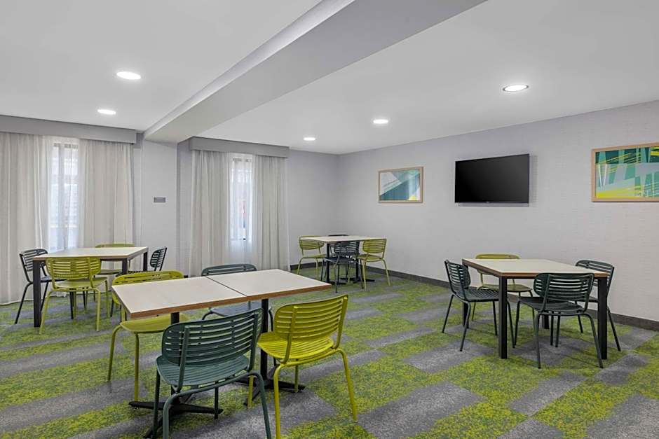 Spark by Hilton Fredericksburg Southpoint