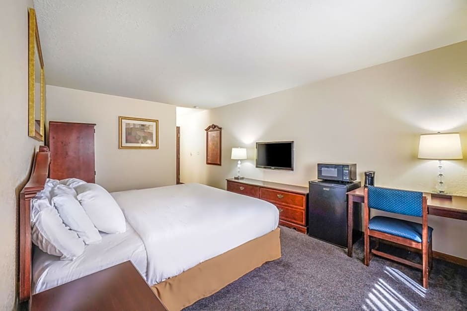 Americas Best Value Inn - Marquette