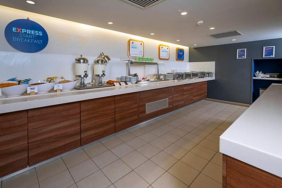 Holiday Inn Express Exeter East By IHG