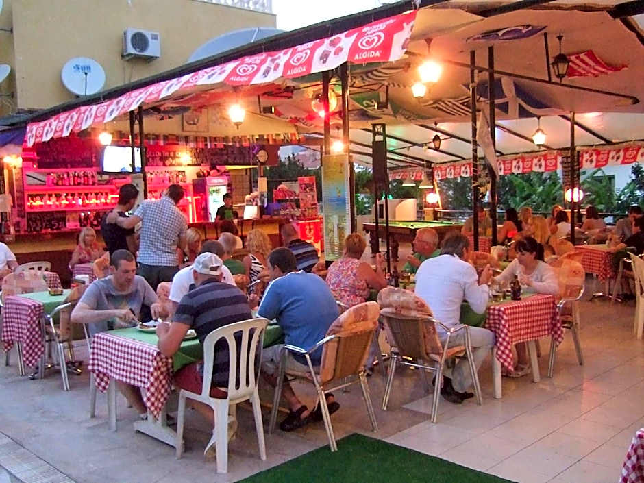 Club Sunset Apartments