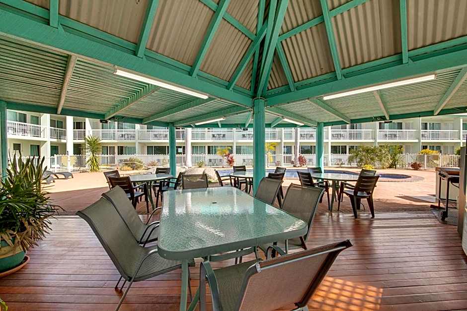 Reef Adventureland Motel