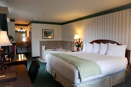 Suite with Spa Bath (No Pets)