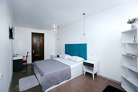 Two-Bedroom Apartment (6 Adults)