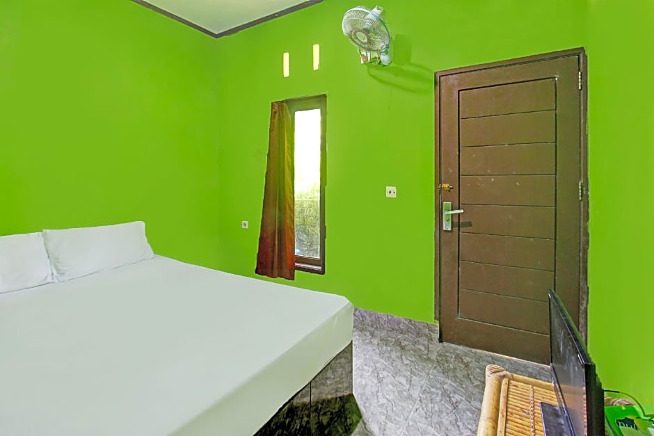 Hotel O Ashooy HomestayNearWisata Desa sedau