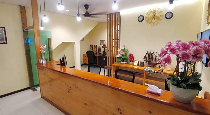 PAVILION INN HOTEL LUMUT