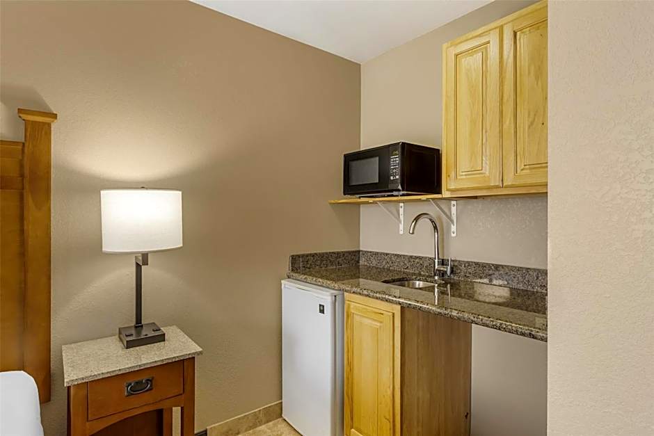 Best Western Plus Riverfront Hotel and Suites