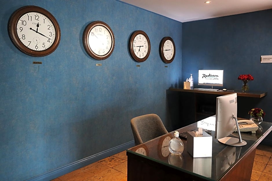 Radisson Hotel Plaza del Bosque