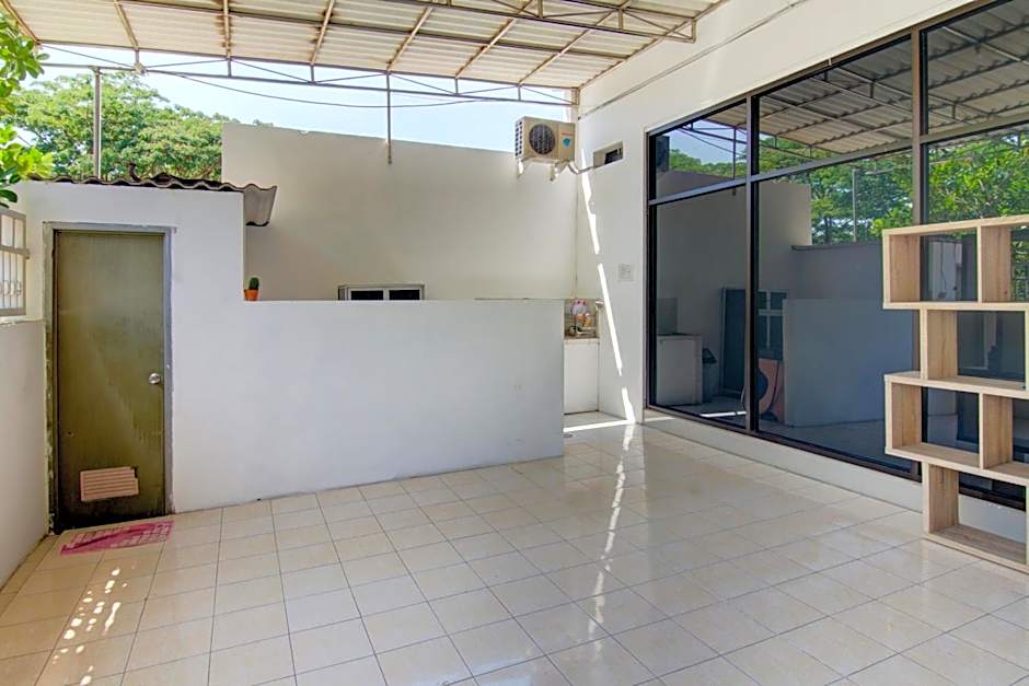 OYO Life 89990 Kost Waterfront 75 Sub