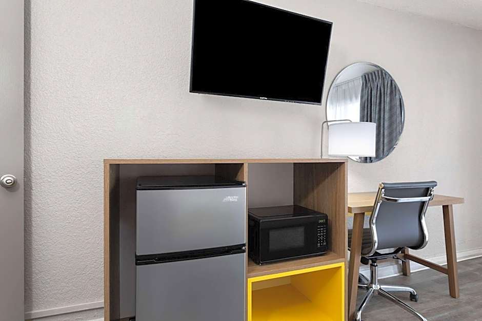 Days Inn by Wyndham Wildwood I-75