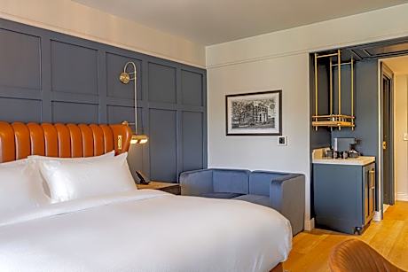 Traditional King Room - Hearing Accessible