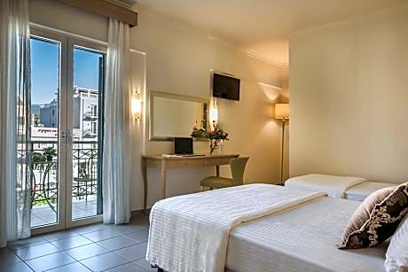 Classic Triple Room with Balcony