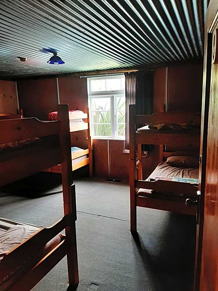 The Crossing Lodge & Backpackers
