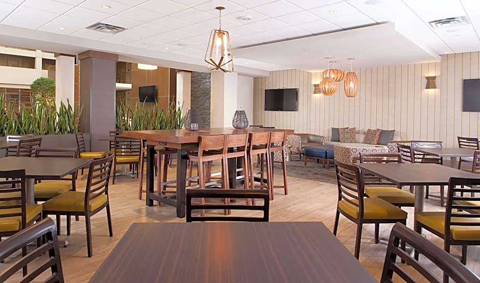 Embassy Suites by Hilton Bloomington / Minneapolis