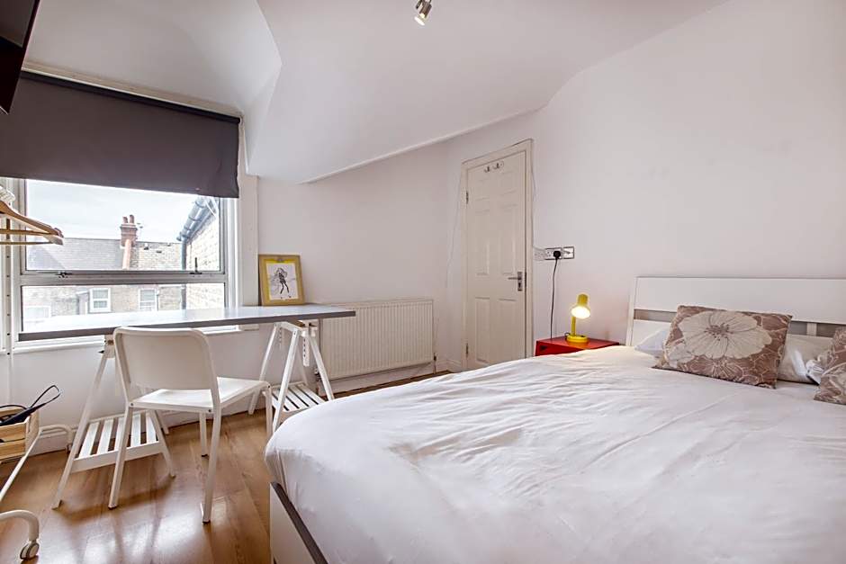 Tooting Broadway Studios & Rooms by PrimeCityHosts