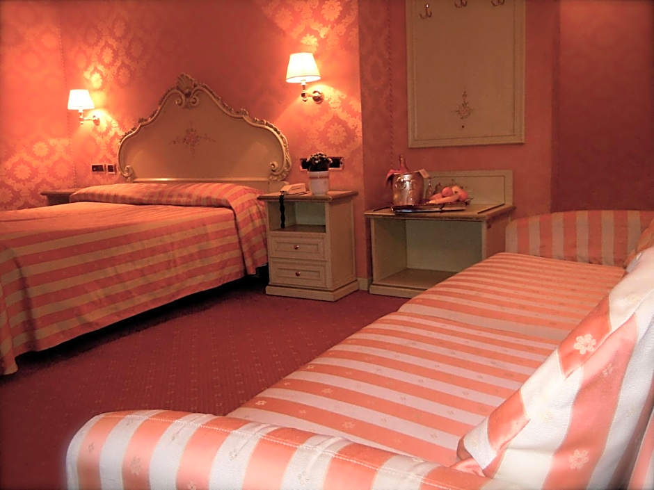 Hotel Lux