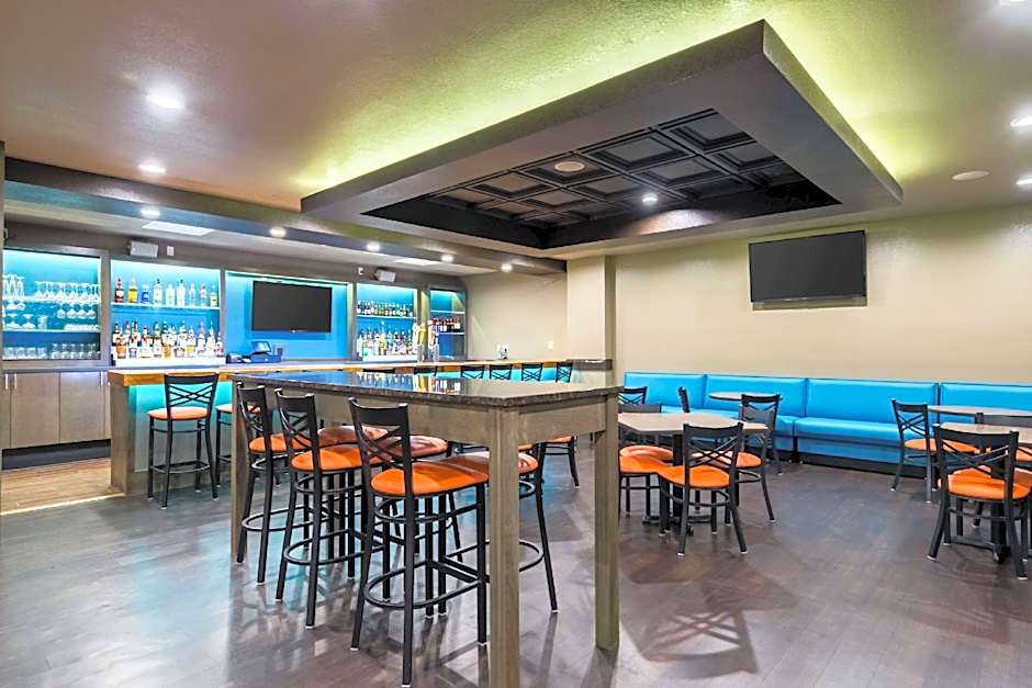 Clarion Inn & Suites Russellville I-40