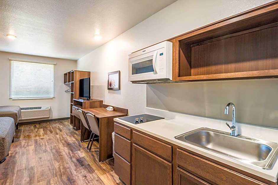 WoodSpring Suites Bradenton