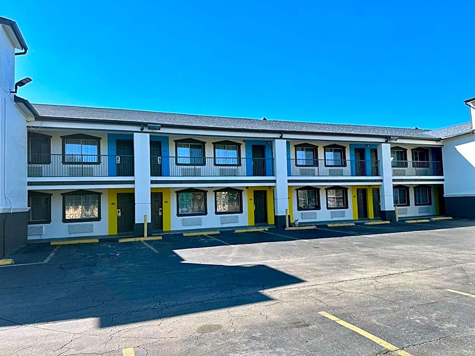 Days Inn by Wyndham Houston East