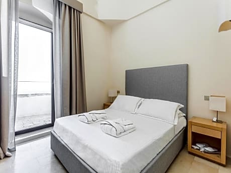 Deluxe Double Room with  Sea View and Balcony