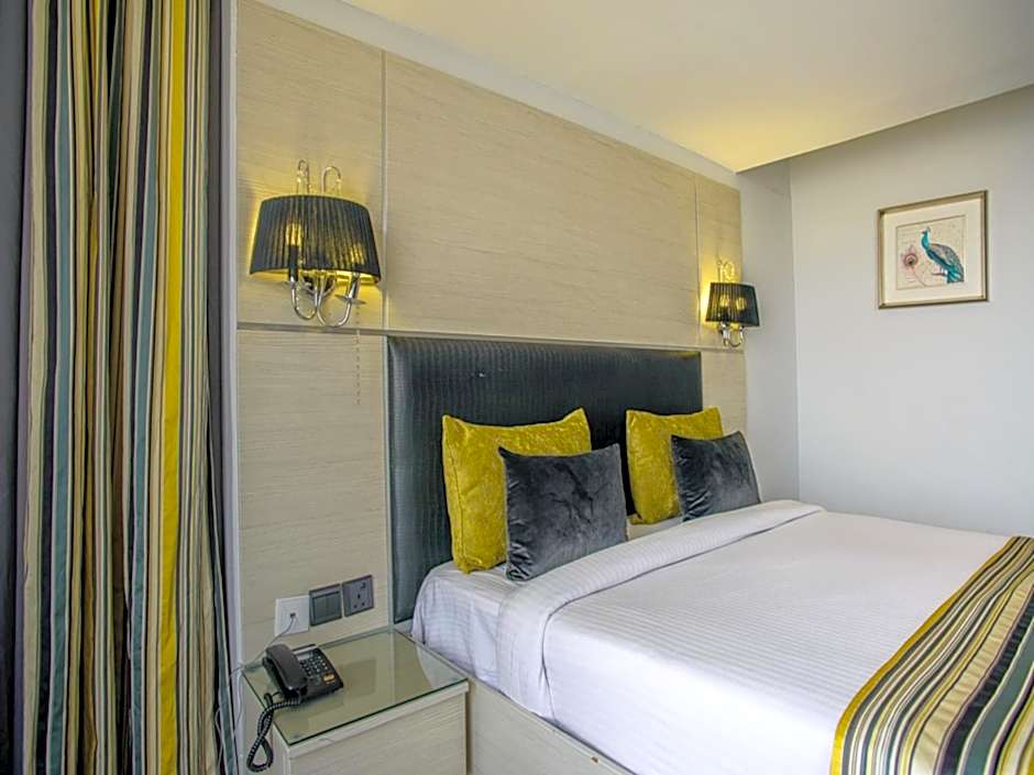 Cloud Hotel & Suites