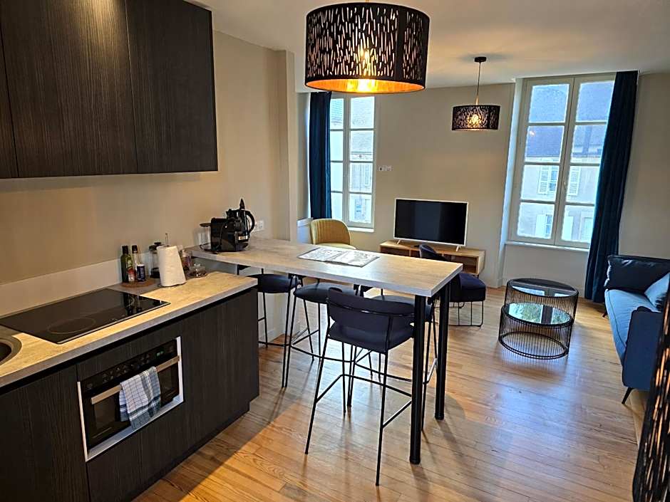 Au Loup Historic Apartments