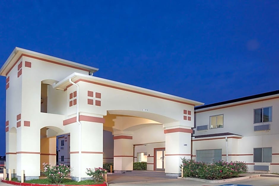 Photo 1 of 25 of Super 8 by Wyndham Brenham TX