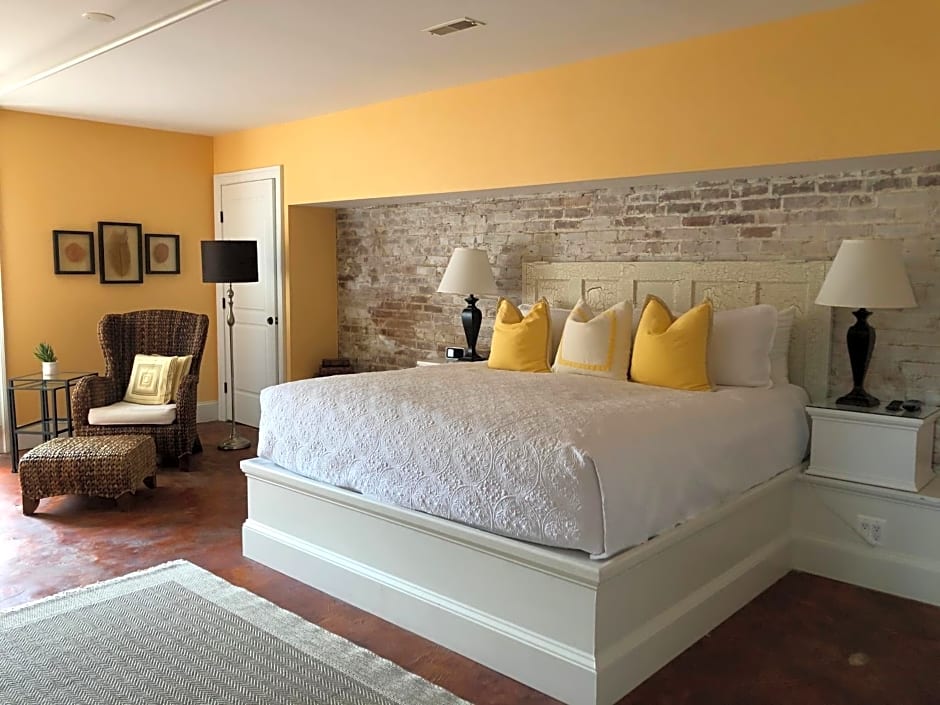 Suites at 249
