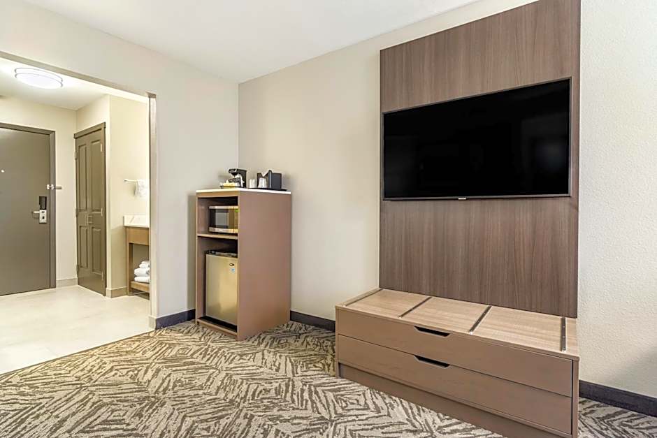 Comfort Inn & Suites Pacific - Auburn