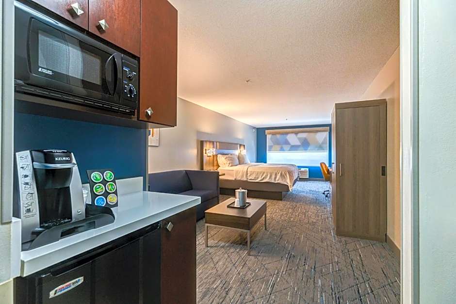 Holiday Inn Express Hotel & Suites Salina By IHG