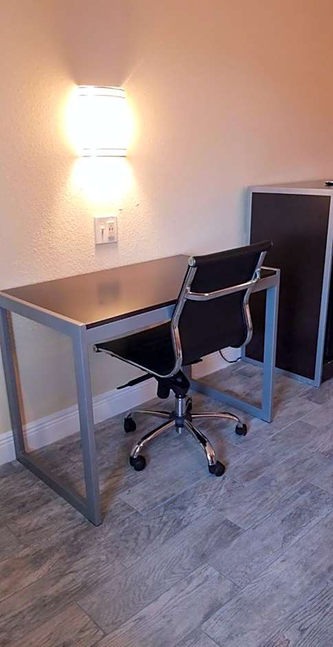 Oxford Inn and Suites Nasa