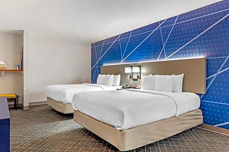 Queen Suite with Two Queen Beds - Accessible/Non-Smoking