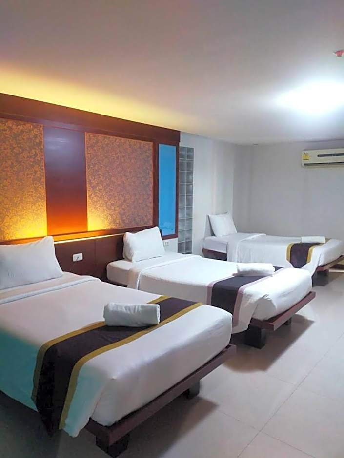 Convenient Grand Plus Hotel Suvarnabhumi