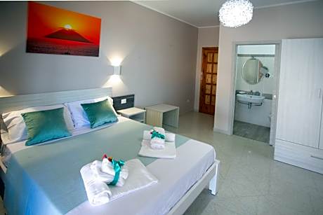 Deluxe Triple Room with Sea View