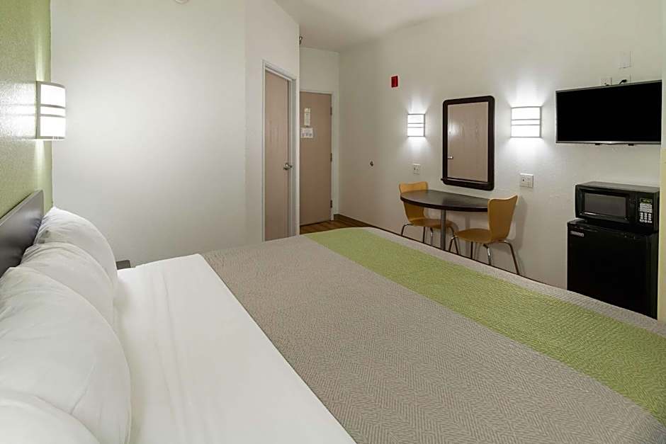 Motel 6-Hillsboro, TX