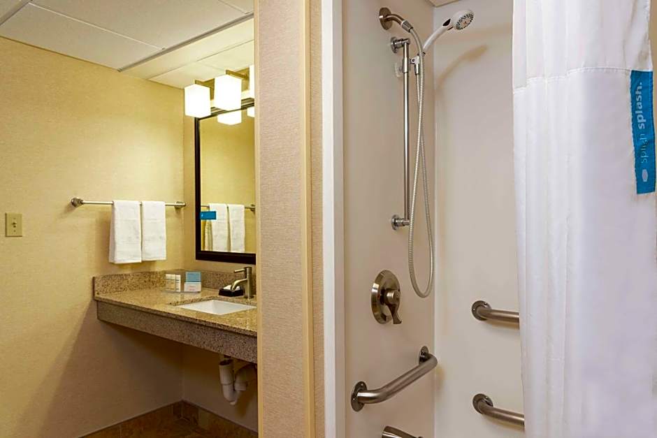 Hampton Inn & Suites Cleveland-Airport/Middleburg Heights