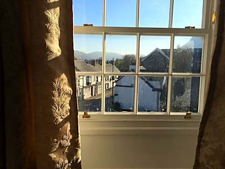 Double or Twin-Ensuite with Shower-Room 26