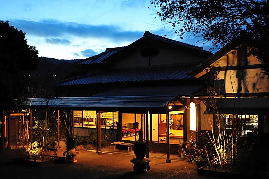 Yugawara Onsen Ashikari Ryokan