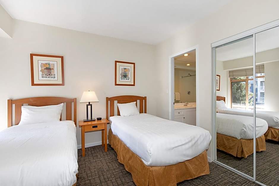 Tyndall Stone Lodge by Whiski Jack