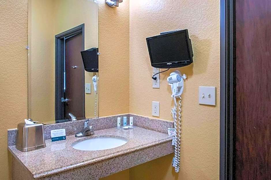 Quality Inn & Suites Slidell