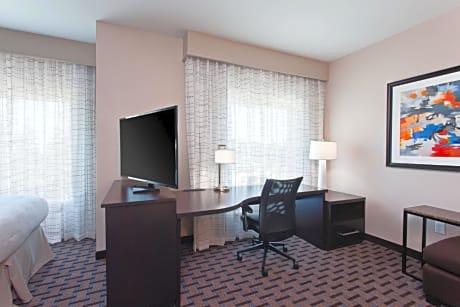 King Studio Suite with Sofa Bed and Adapted Tub - Mobility and Hearing Accessible