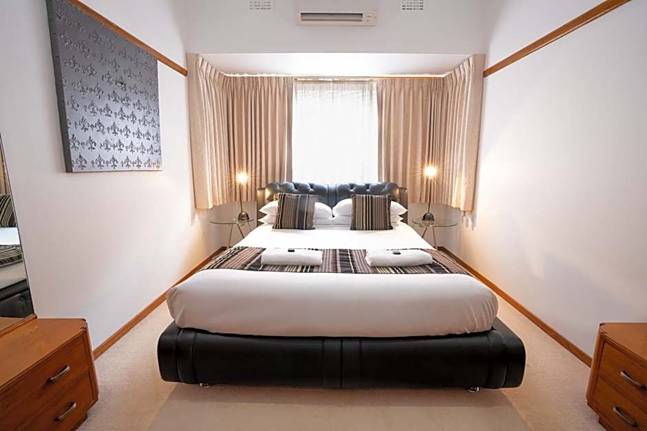 Sovereign Park Motor Inn