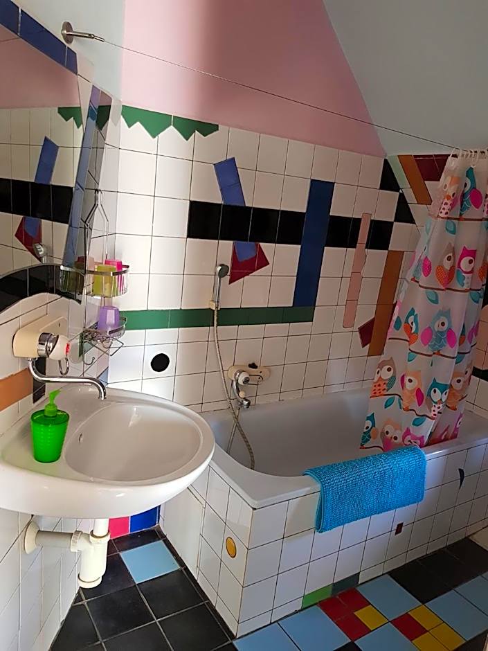 Hotel sebarozvoja s možnosťou získania poznania a inšpirujúcich prostriedkov na uplatňovanie vedomia, premenu seba a prostredia interiéru